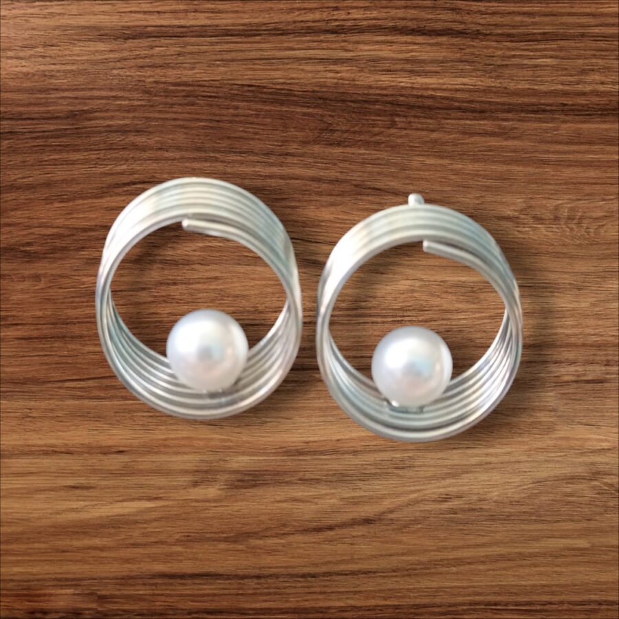 Seoul Spark – Korean Pearl Earrings