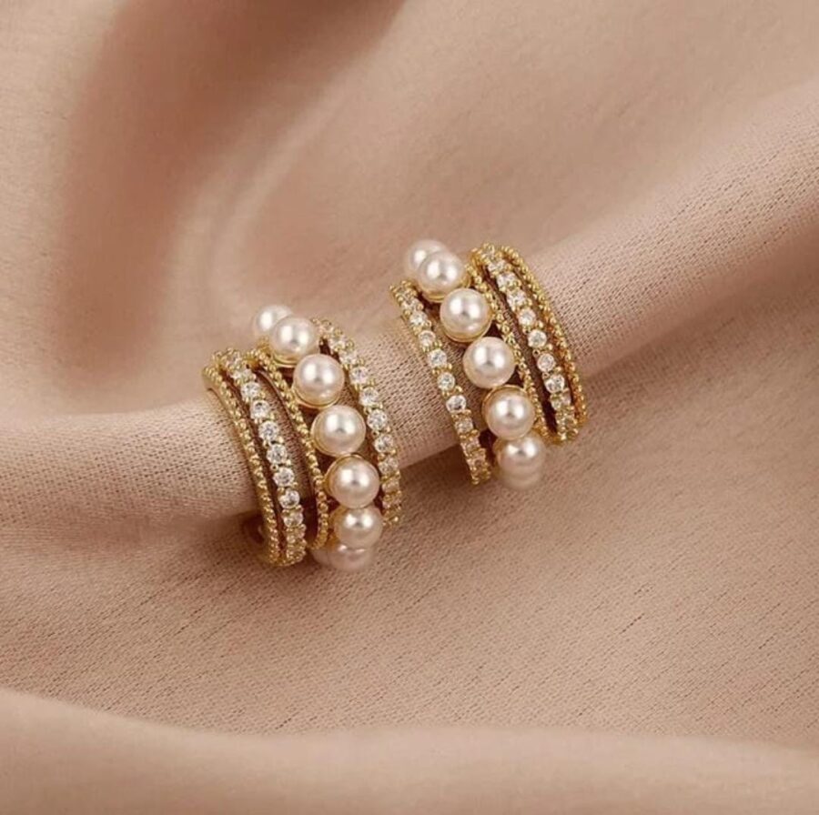 Golden Halo Korean Earrings – Grace in a Glimmering Curve